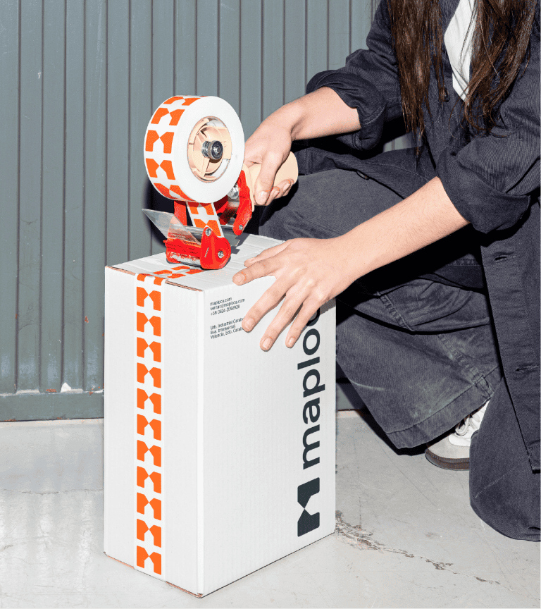 Cinta de embalaje con dispensador para sellar paquetes y cajas de forma segura. Ideal para envíos y.
