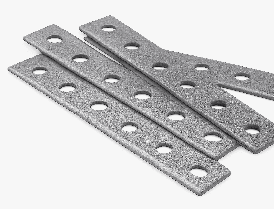 Soportes metálicos con orificios para montaje y fijación.